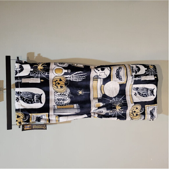 CYNTHIA ROWLEY Curious oversized decorative throw. 60" x 70" Halloween. - Picture 2 of 5